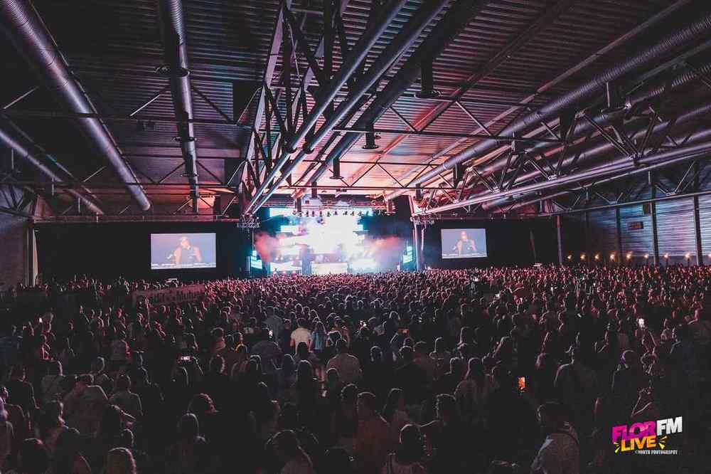 Public en salle devant la scène lors d'un Flor FM Live